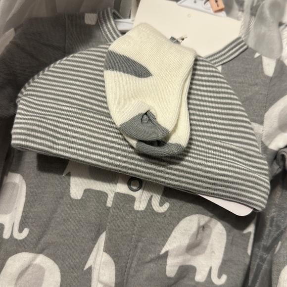 CARTERāS NWT size preemie, gray & white with elephant print - Picture 5 of 11